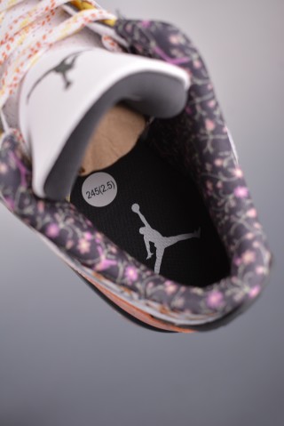 Air Jordan 3 Retro 'Vintage Floral' view 9