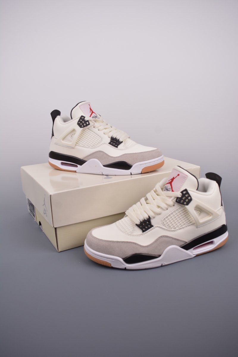 Air Jordan 4 view