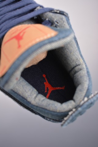 Air Jordan 4 Retro view 9