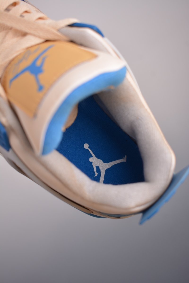 Air Jordan 4 Retro view
