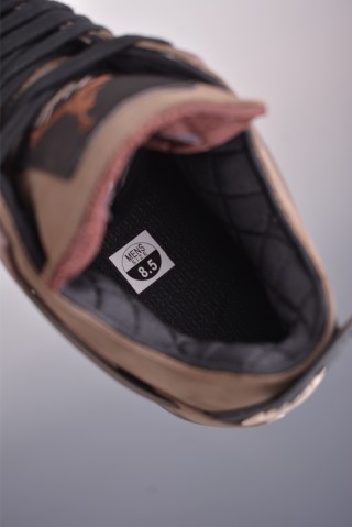 Air Jordan 4 Retro 'Brown' view 9