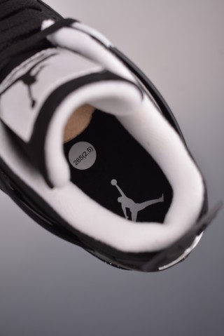 Air Jordan 4 Retro 'Fear' view 9