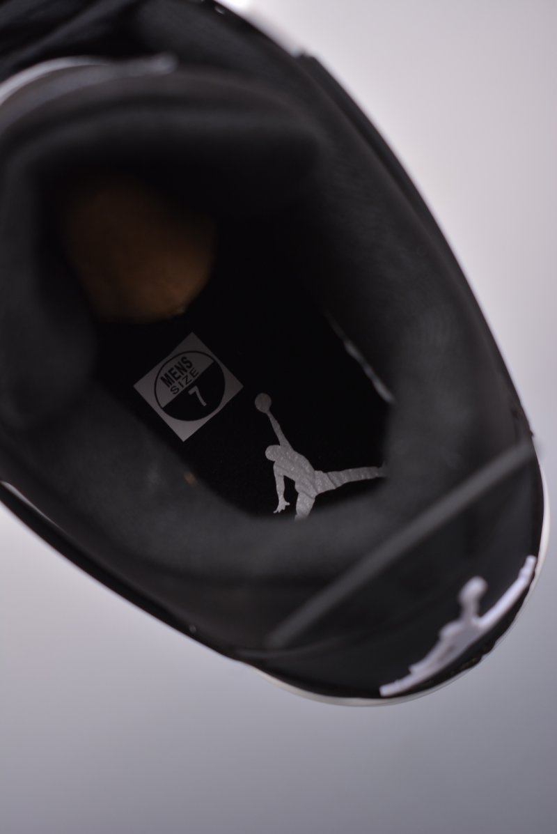 Air Jordan 4 Retro Low view