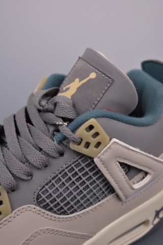 Air Jordan 4 Retro Low view 7