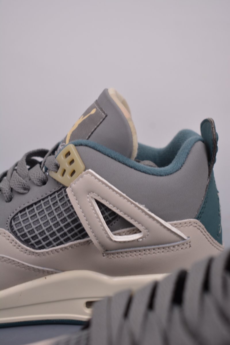 Air Jordan 4 Retro Low view