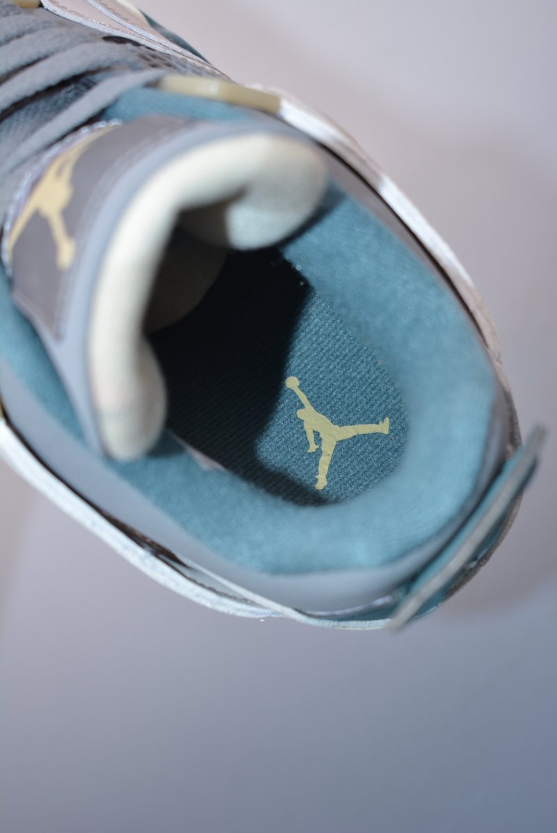Air Jordan 4 Retro Low view