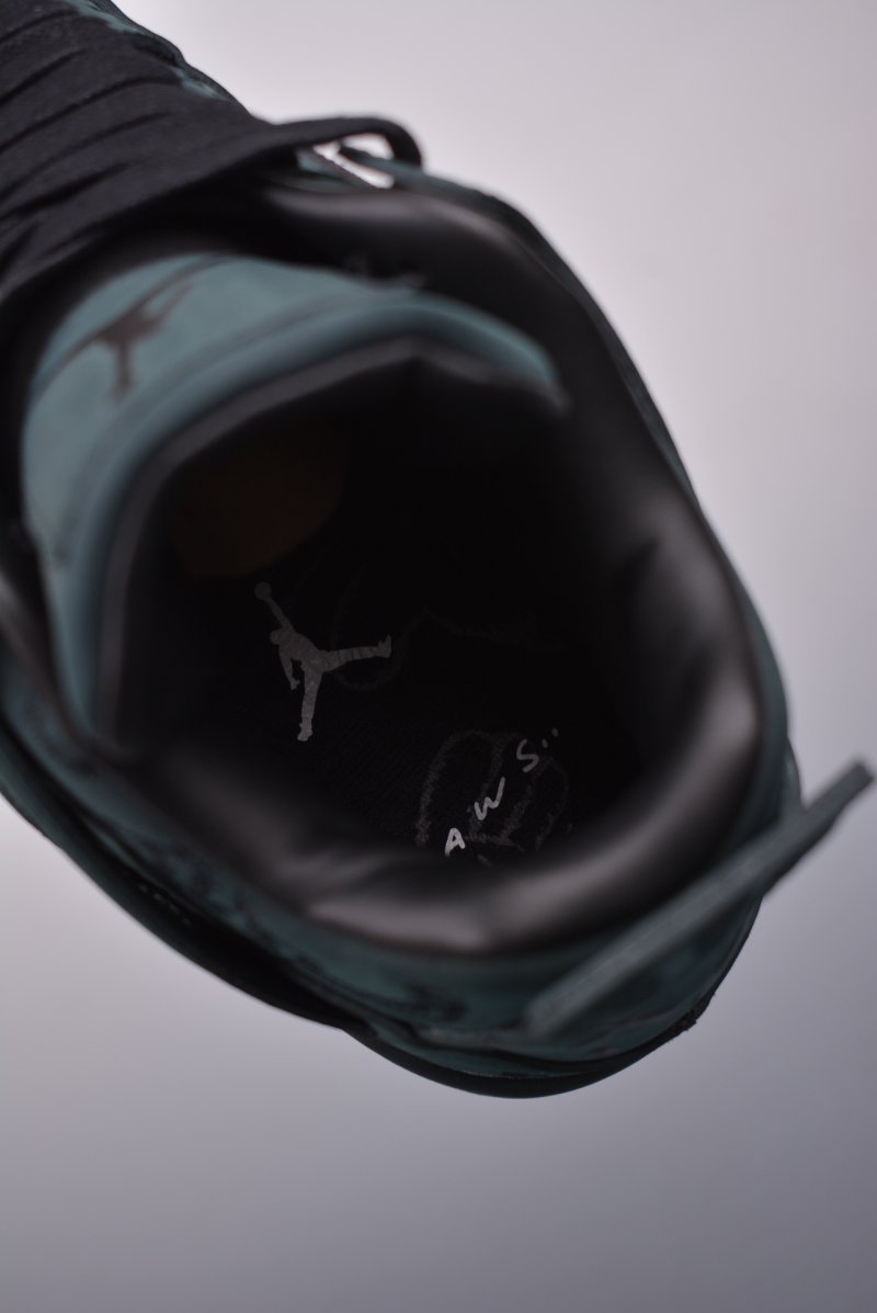Air Jordan 4 Retro Low view
