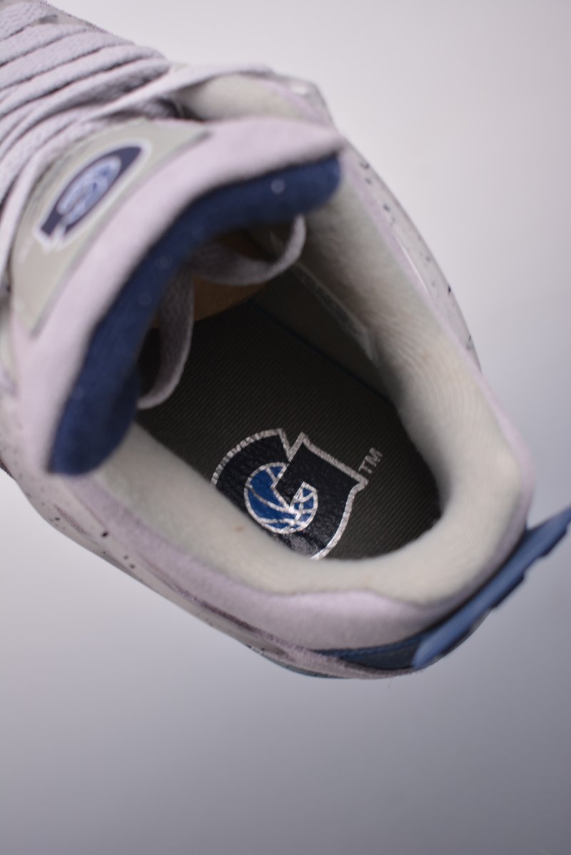 Air Jordan 4 Retro Low view