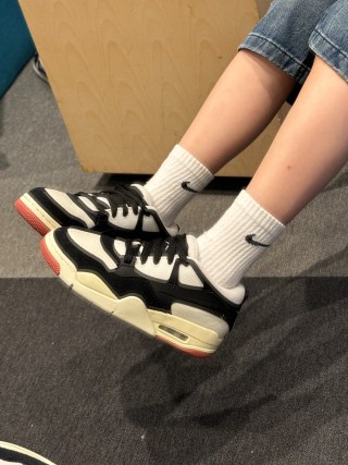 Air Jordan 4 Retro RM view 5
