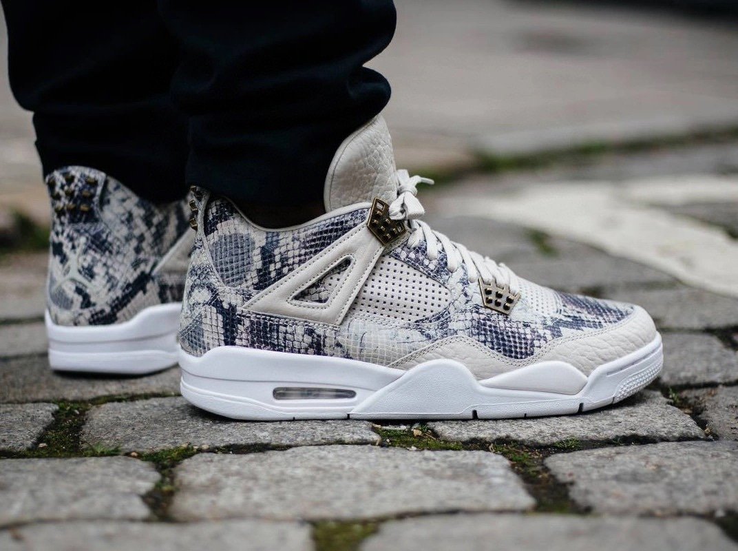Air Jordan 4 Retro Snakeskin 'Grey / White'