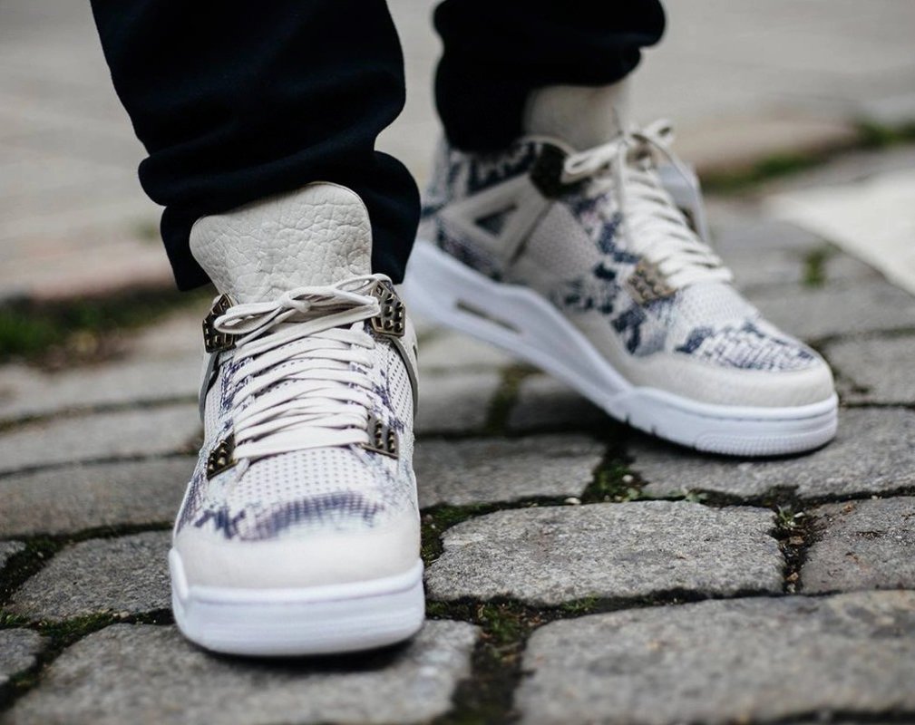 Air Jordan 4 Retro Snakeskin 'Grey / White' view