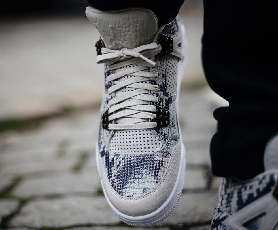 Air Jordan 4 Retro Snakeskin 'Grey / White' view