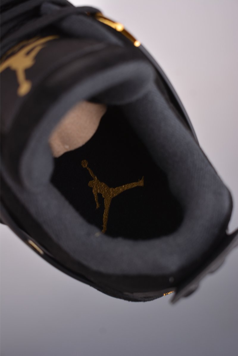 Air Jordan 4 Retro view