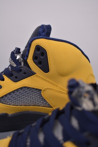 Air Jordan 5 Retro 'Michigan' view 8