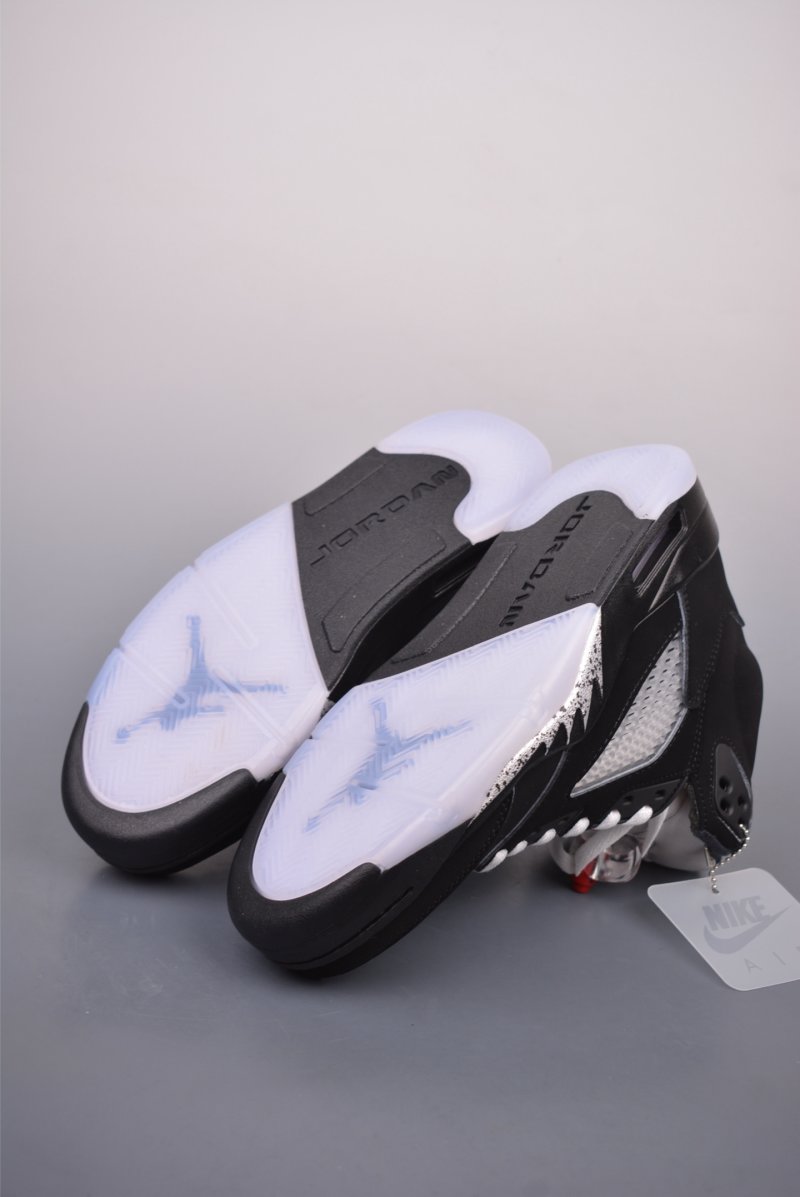 Air Jordan 5 Retro 'Black / Silver' view