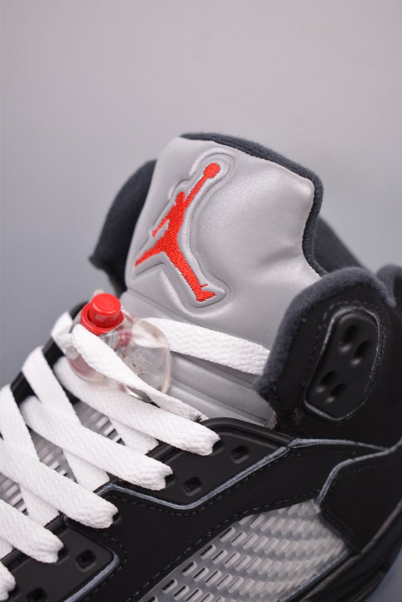 Air Jordan 5 Retro 'Black / Silver' view