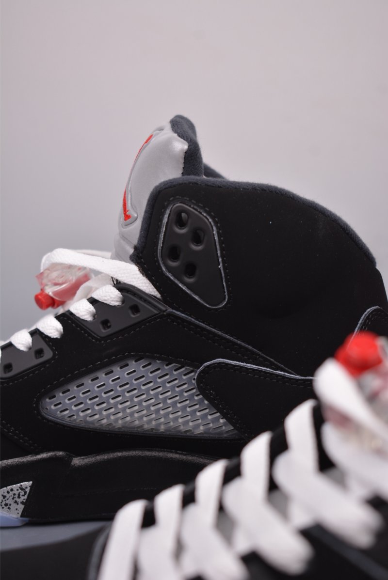 Air Jordan 5 Retro 'Black / Silver' view