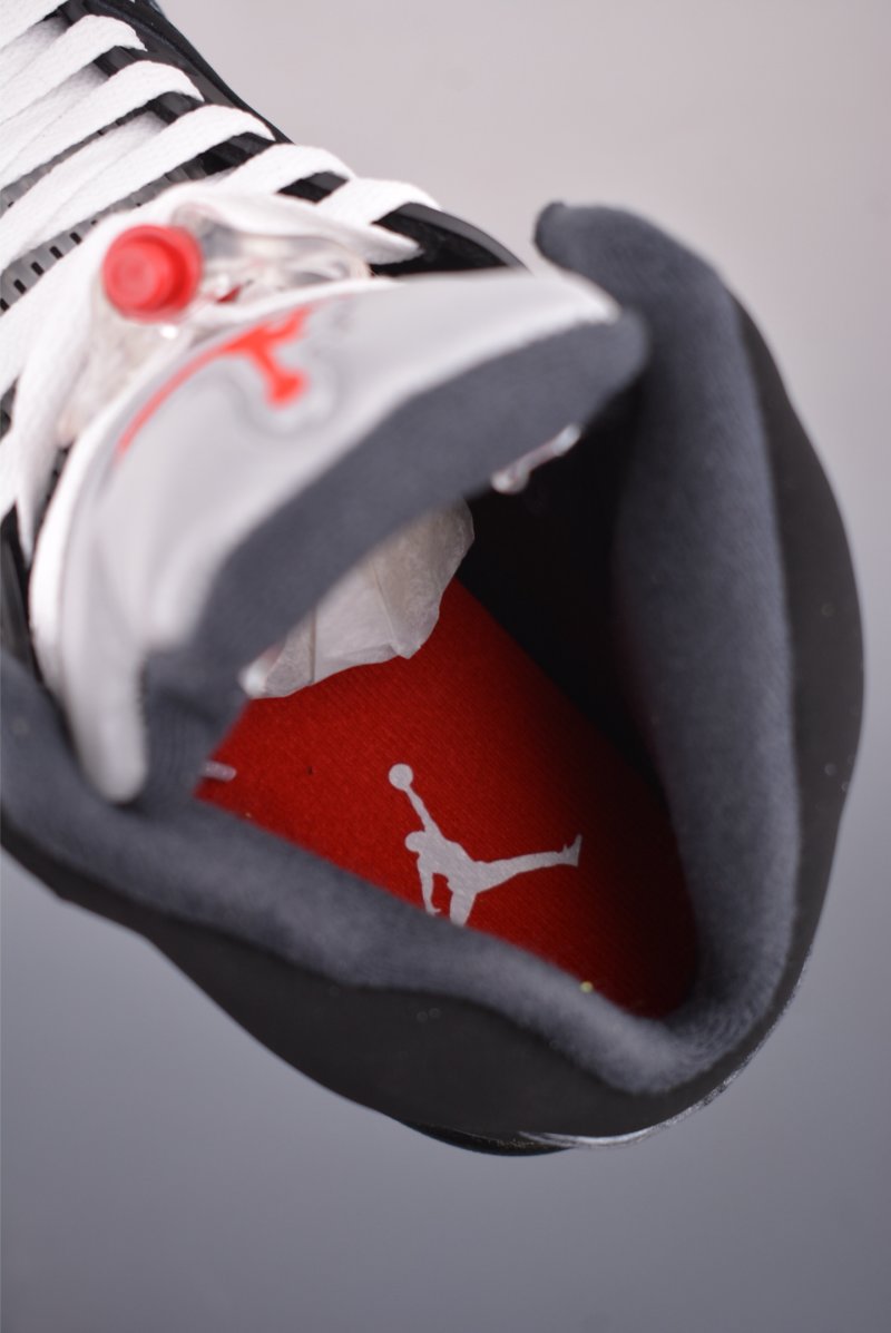 Air Jordan 5 Retro 'Black / Silver' view