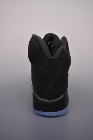 Air Jordan 5 Retro 'Black Cat' view 4