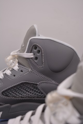 Air Jordan 5 Retro 'Lucky Wolf Grey' view 8