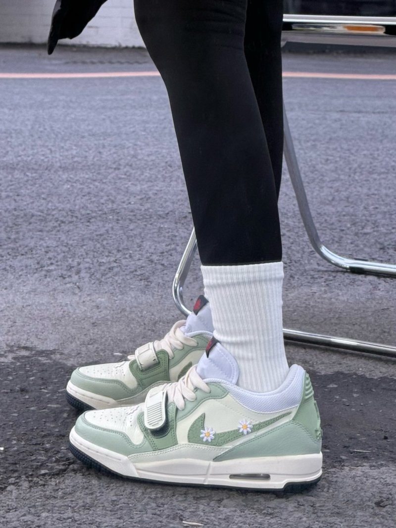Air Jordan Legacy 312 view