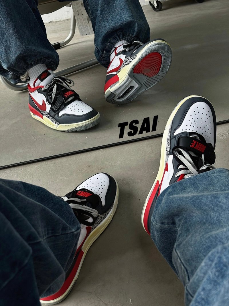 Air Jordan Legacy 312 Low view