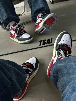 Air Jordan Legacy 312 Low view 2