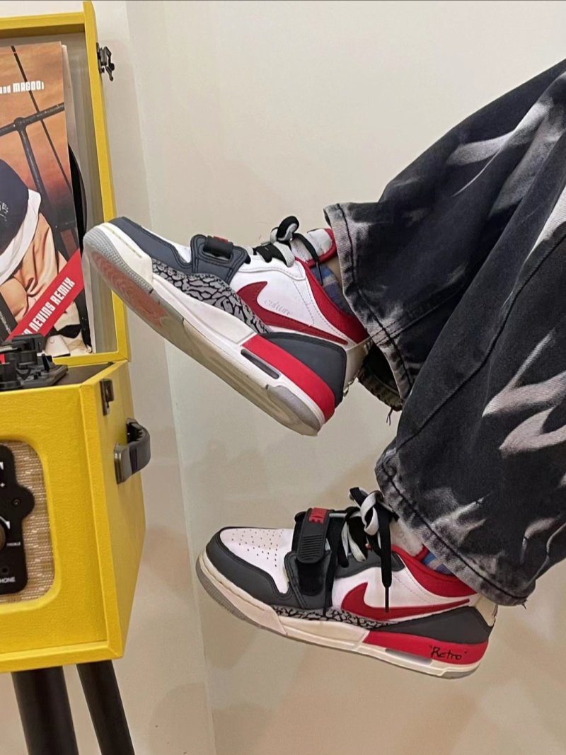 Air Jordan Legacy 312 Low view