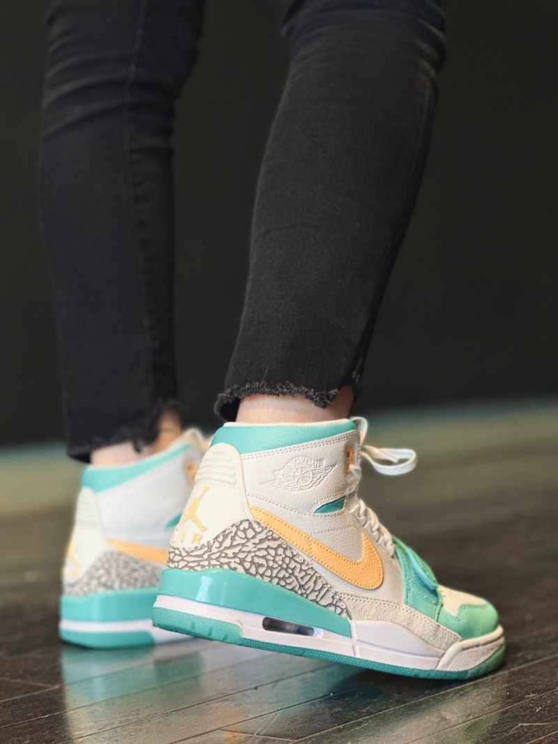 Air Jordan Legacy 312 view