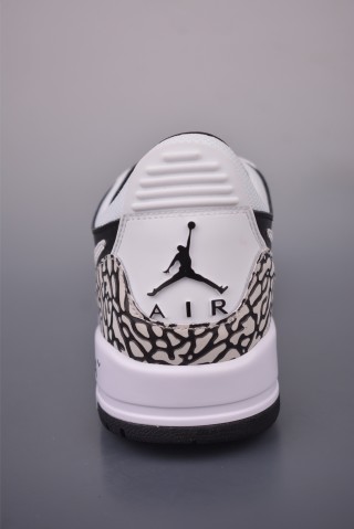 Air Jordan Legacy 312 'Panda' view 4