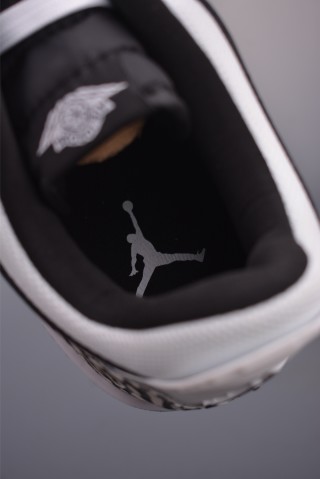 Air Jordan Legacy 312 'Panda' view 9
