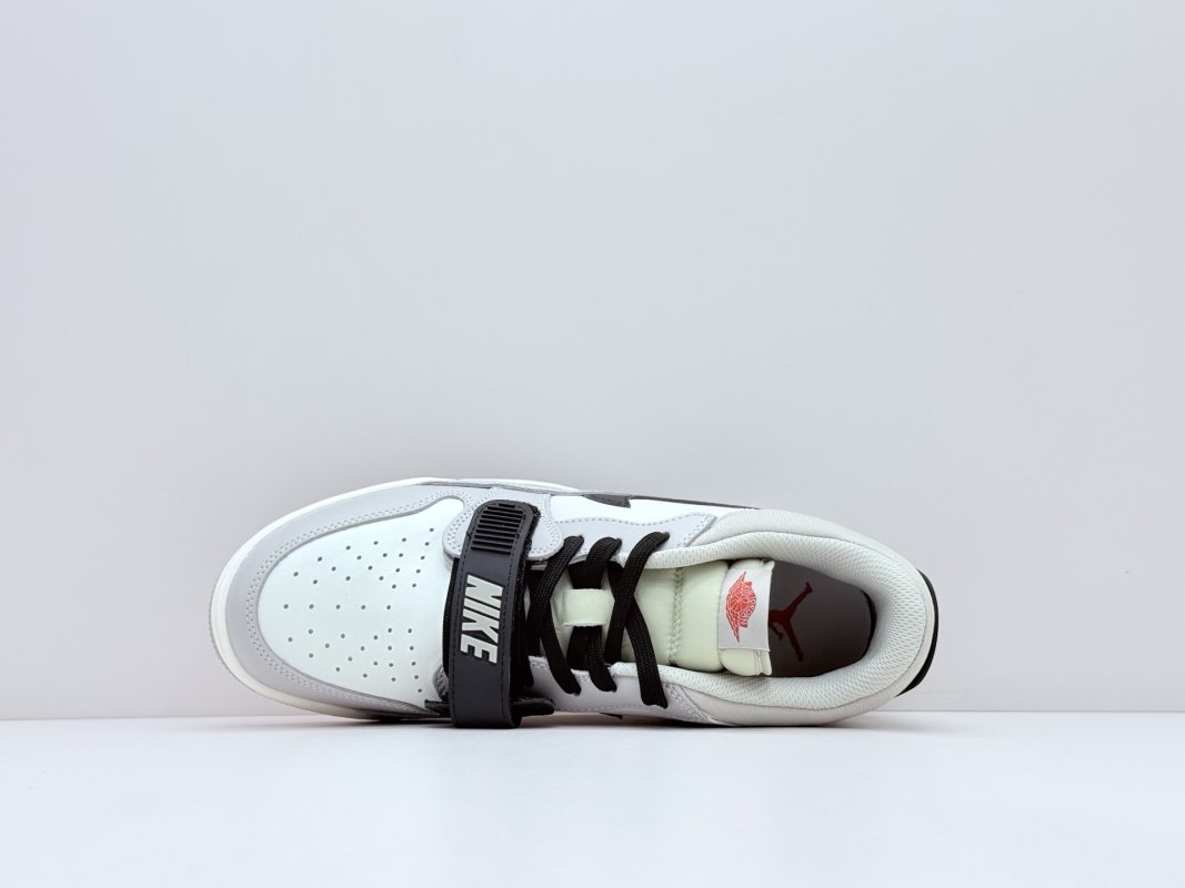 Air Jordan Legacy 312 Low 'Panda White / Grey' view