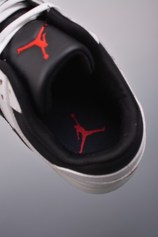 Travis Scott x Jordan Cut The Check AJ1 view 9