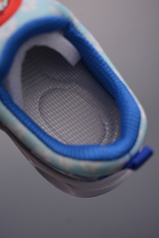 Nike Kids view 18