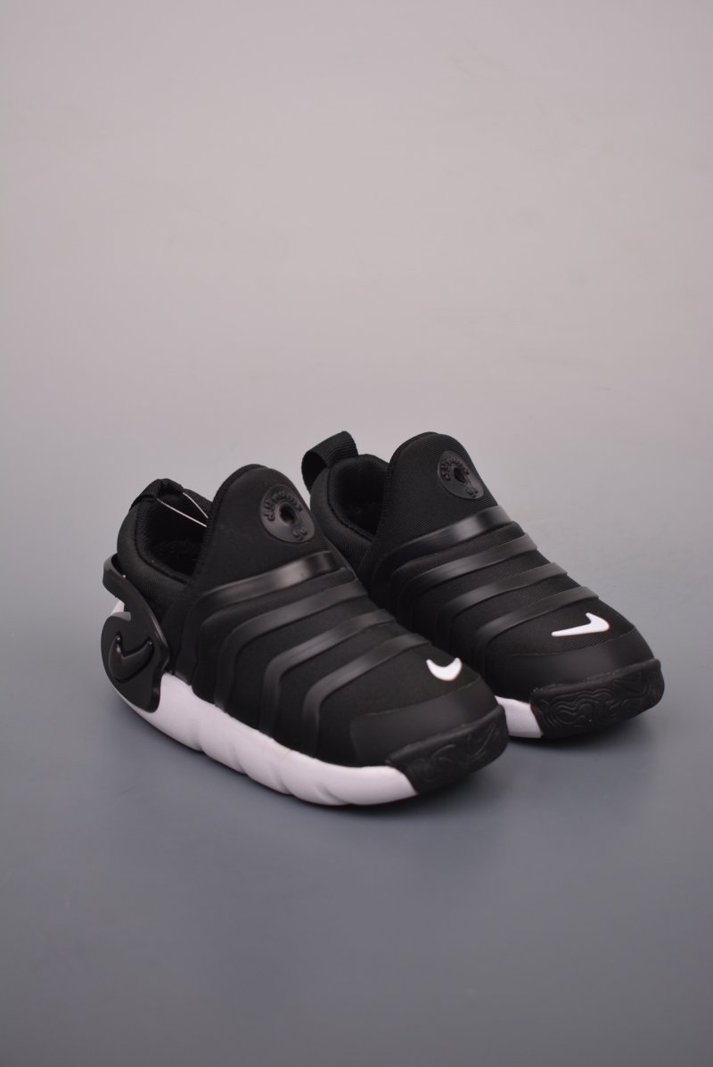 Nike Dynamo Go FlyEase