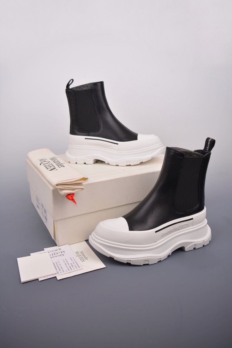 Alexander McQueen Chelsea Boot 'Red' view