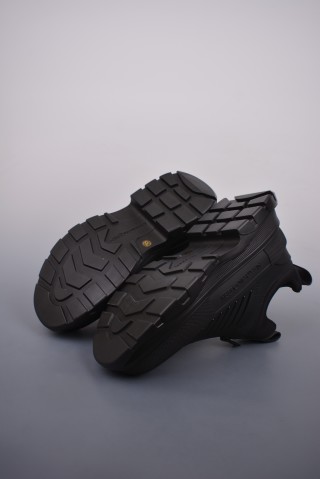 Alexander McQueen Sprint view 3