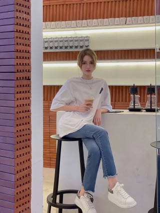 Alexander McQueen Oversized Sneaker 'White' view 9