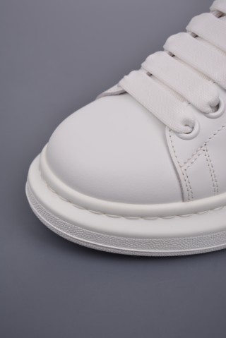 Alexander McQueen Oversized Sneaker NFC 'White' view 24
