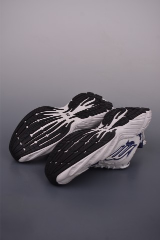 Balenciaga 16 view 3