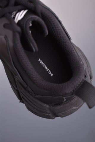 Balenciaga 16 view 9