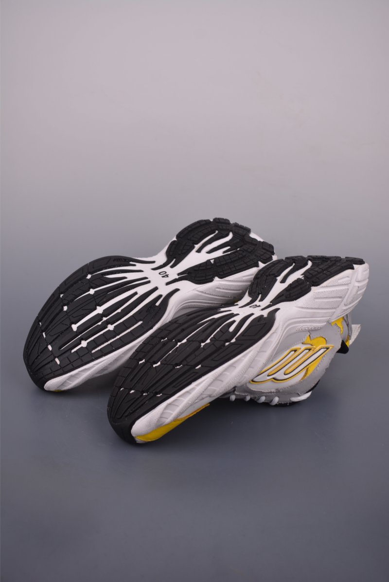 Balenciaga 16 view
