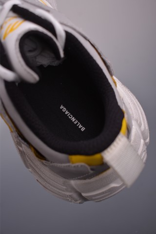 Balenciaga 16 view 9