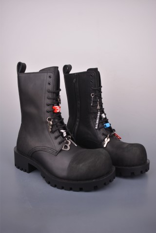 Balenciaga Stomper 'Black' view 1