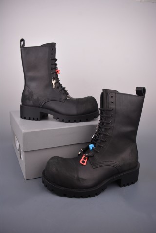 Balenciaga Stomper 'Black' view 5