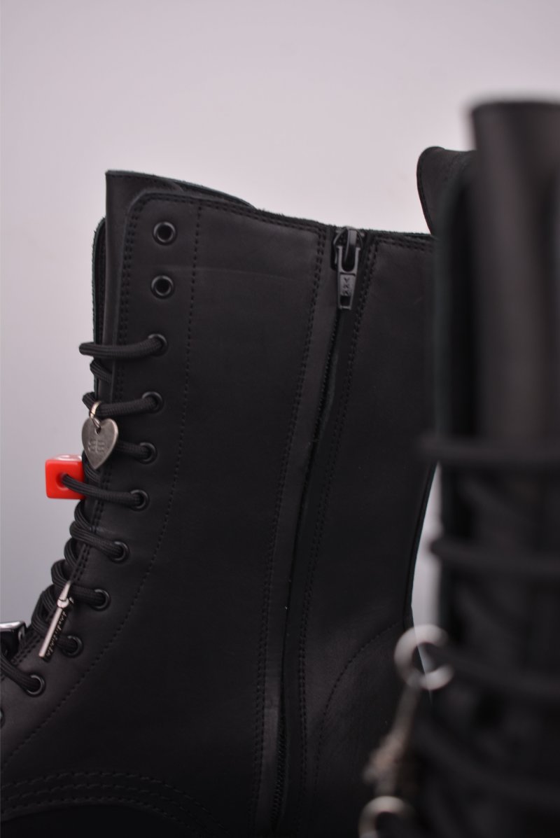 Balenciaga Stomper 'Black' view