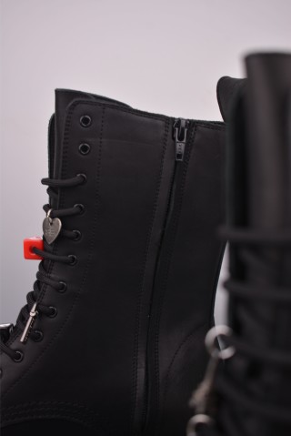 Balenciaga Stomper 'Black' view 8
