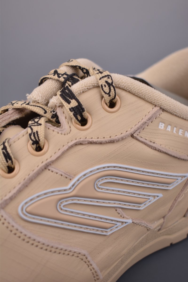 Balenciaga 16 view