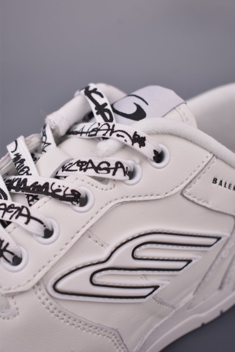 Balenciaga 16 view