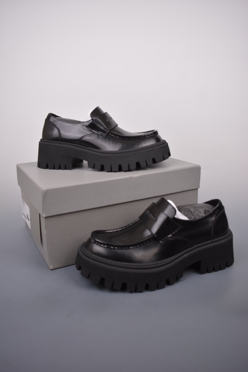 Balenciaga Tractor view